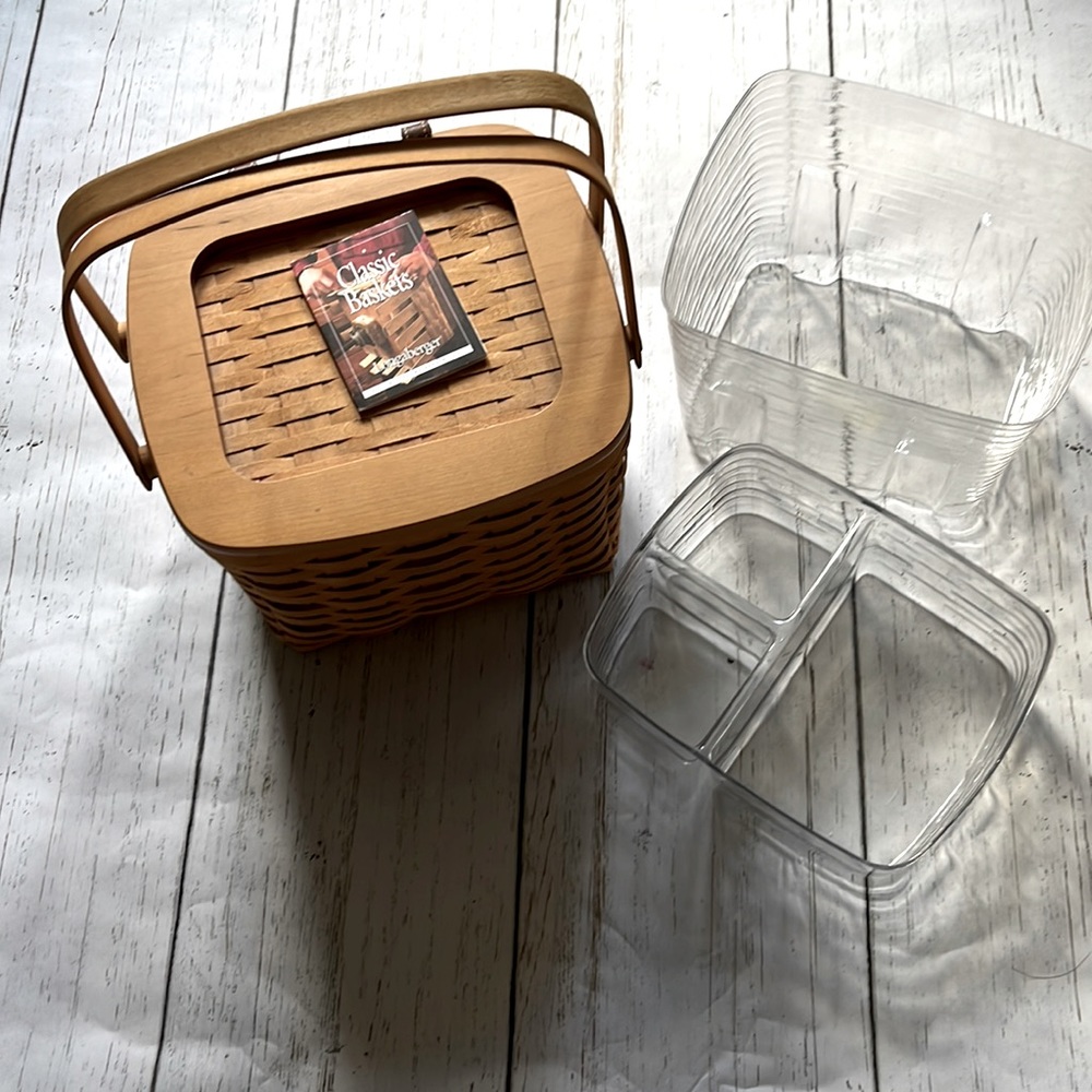 Longaberger Classic Hostess Weekender Basket 10362 w two plastic inserts